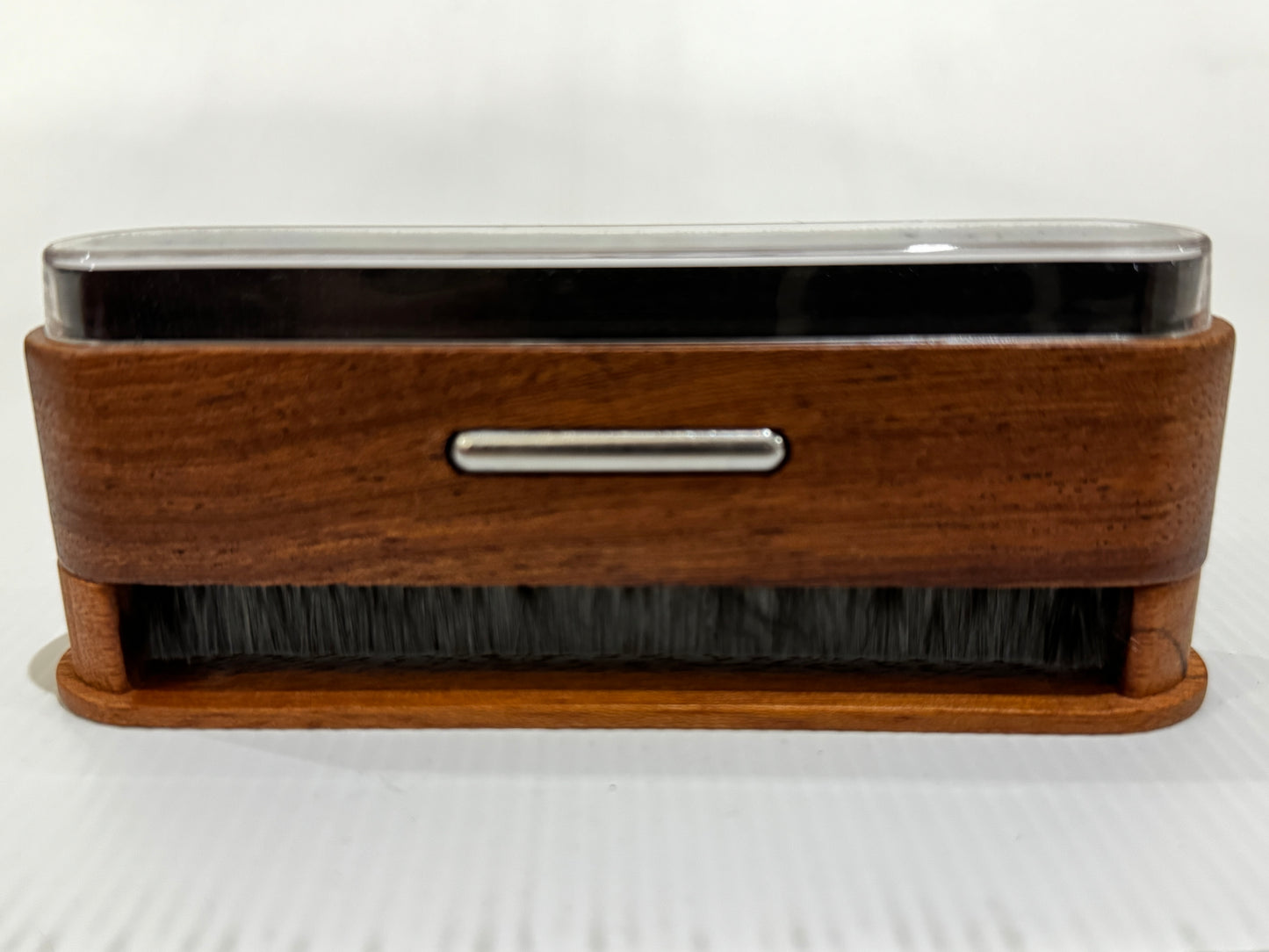 2-in-1 Velvet & Carbon Brush