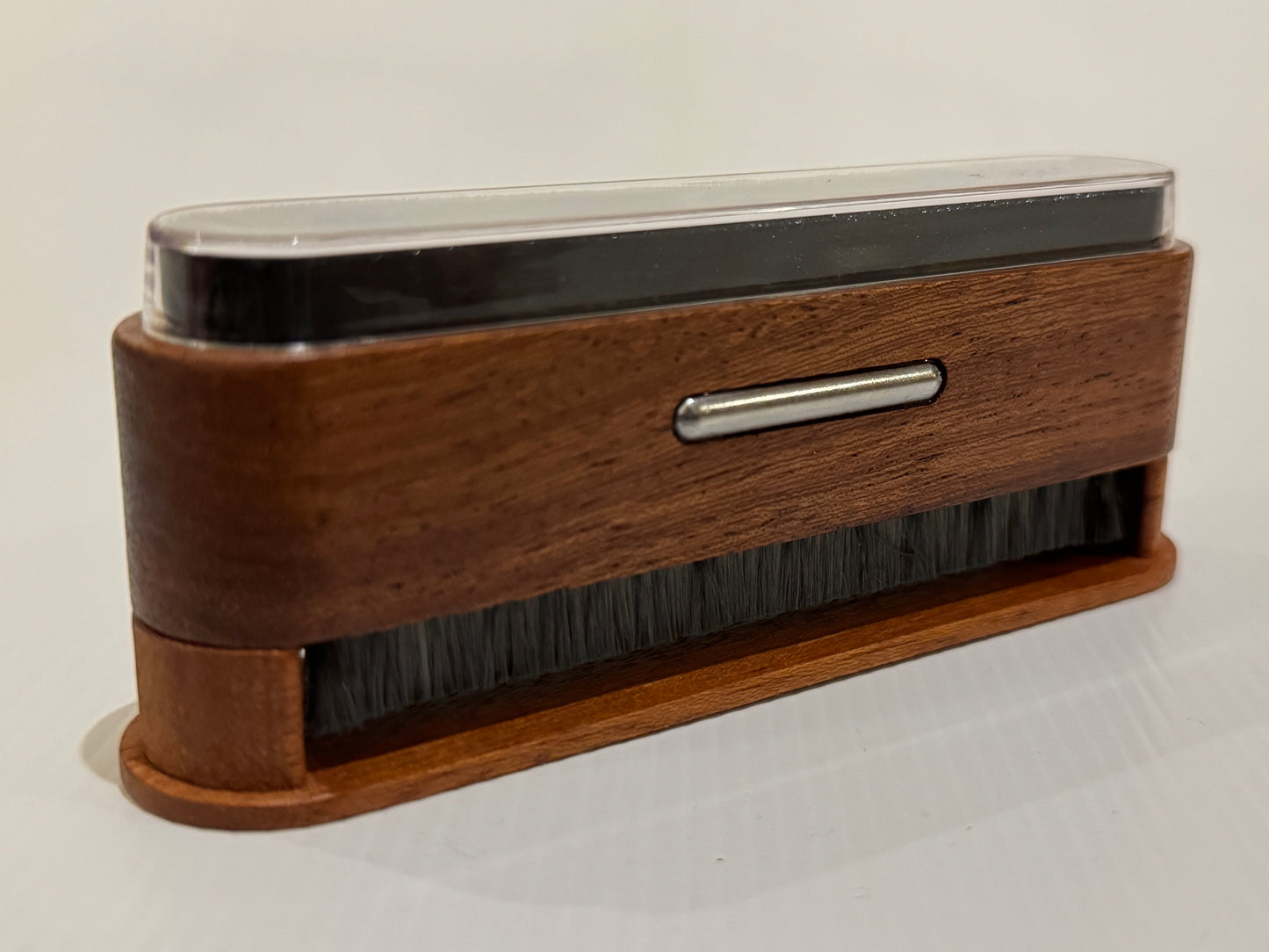 2-in-1 Velvet & Carbon Brush