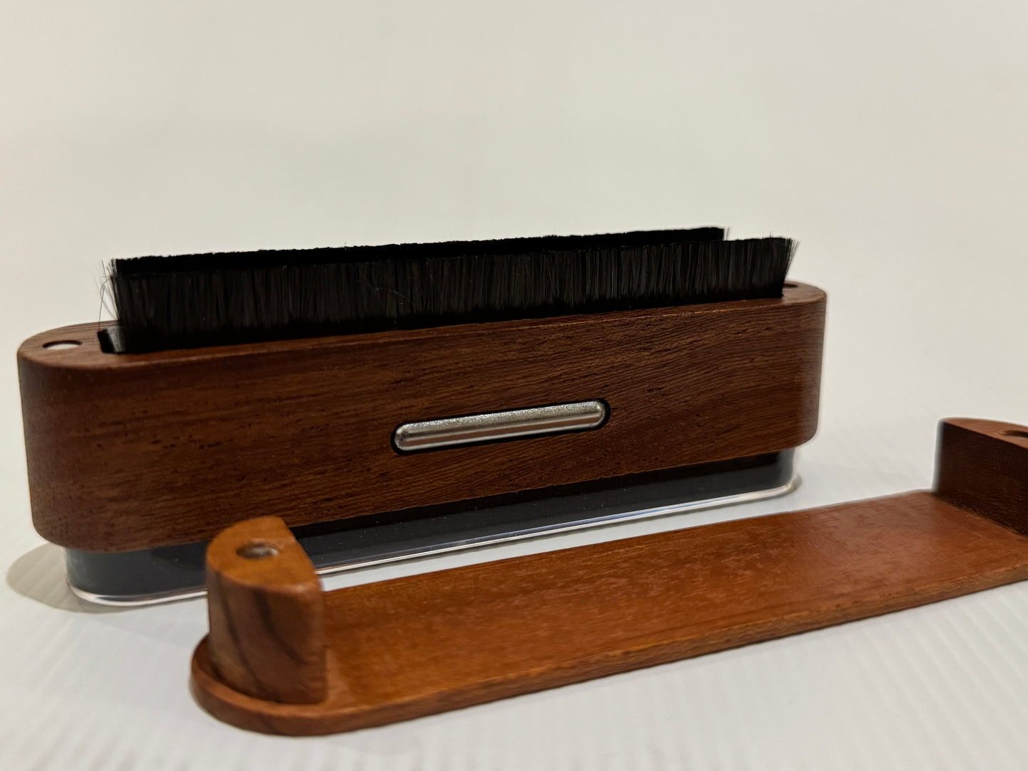 2-in-1 Velvet & Carbon Brush